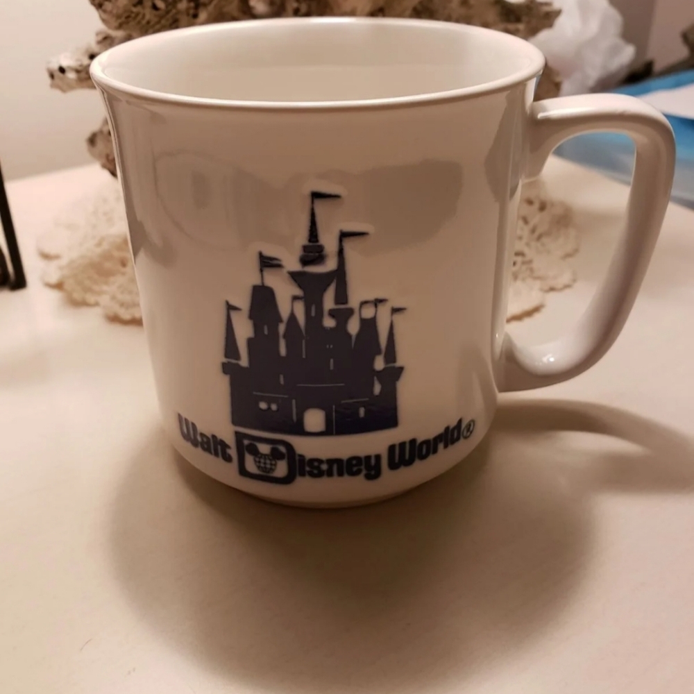 WALT DISNEY PARKS RETRO MUG
